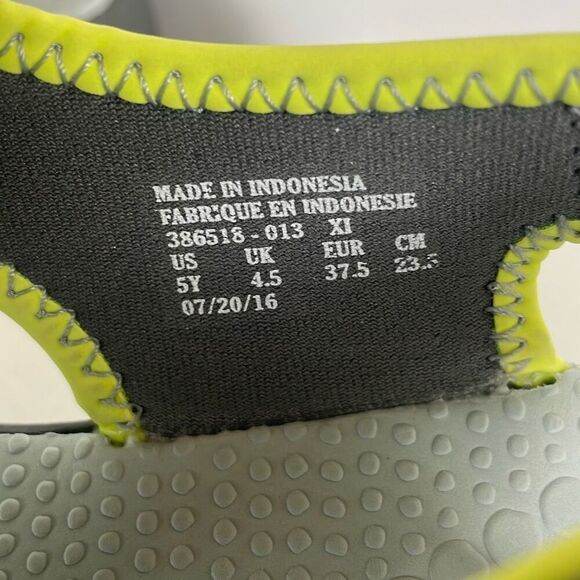 Nike Youth Comfort Sandals 5Y Gray Yellow - Picture 8 of 8